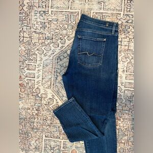 Seven for all Mankind Josefina Jeans. Lightly worn. Size 32.